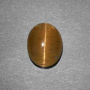 2.05カラットの天然緑がかったゴールドCat's Eye Apatite（8.6×7 mm・オーバルカット）