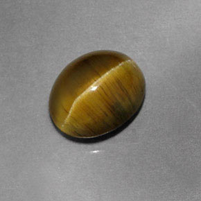 1.87カラットの天然ゴールデングリーンCat's Eye Apatite（7.9×6.5 mm・透明）