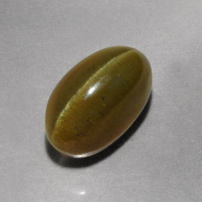 3.98カラットの天然ゴールデングリーンCat's Eye Apatite（10.1×7.2 mm・透明）