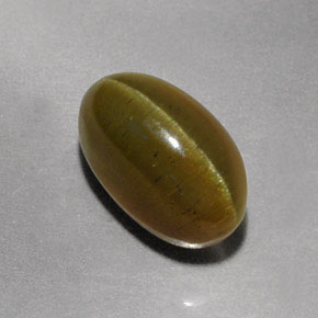3.98カラットの天然ゴールデングリーンCat's Eye Apatite（10.1×7.2 mm・透明）