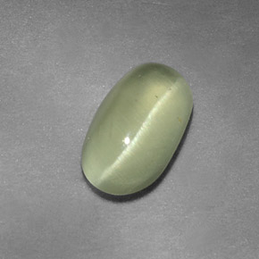 1.64カラットの天然ゴールデングリーンCat's Eye Apatite（9.3×5.5 mm・透明）