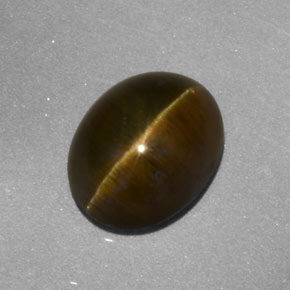 3.34カラットの天然緑がかったゴールドアパタイトキャッツアイ（9.3×7.4 mm・透明）