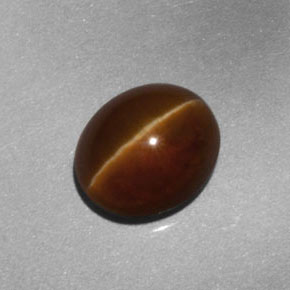 2.67カラットの天然オレンジCat's Eye Apatite（8.2×6.9 mm・透明）