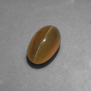 2.41カラットの天然ゴールデングリーンCat's Eye Apatite（9×5.7 mm・透明）