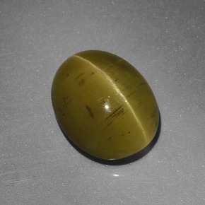 5.25カラットの天然ゴールドグリーンキャッツアイアパタイト、オーバルカット、半透明