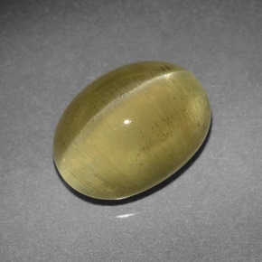 4.26カラットの天然ゴールドグリーンキャッツアイアパタイト、オーバルカット、半透明
