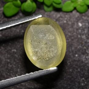 3.51カラットの天然薄いゴールデンイエローキャッツアイアパタイト、オーバルカット、半透明