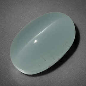 7.70カラットの天然青緑Cat's Eye Aquamarine（13.6×8.8 mm・透明）