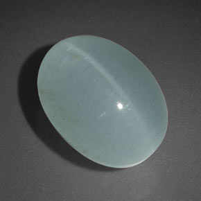 6.35カラットの天然青緑Cat's Eye Aquamarine（11.9×8.9 mm・透明）