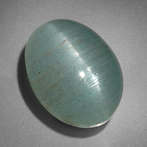 8.82カラットの天然青緑Cat's Eye Aquamarine（13.9×10.1 mm・透明）