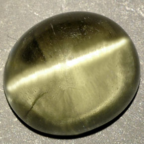 8.18カラットの天然グリーンCat's Eye Diaspore（12.2×10.6 mm・透明）