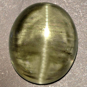 6.32カラットの天然グリーンCat's Eye Diaspore（12.2×10.1 mm・透明）