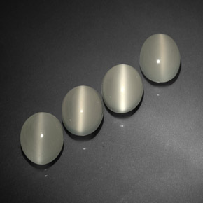 カラットの天然ホワイトCat's Eye Moonstone（9.1×7.1 mm・透明）