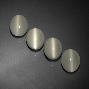 カラットの天然ホワイトCat's Eye Moonstone（9.1×7.1 mm・透明）
