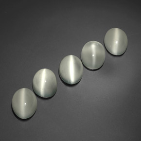カラットの天然ホワイトCat's Eye Moonstone（9×7.1 mm・透明）