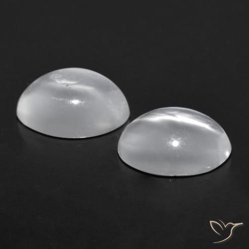 1.41カラットの天然ホワイトCat's Eye Moonstone（6.9×5.2 mm・オーバルカット）