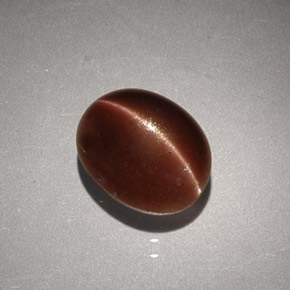 2.56カラットの天然ブラウンCat's Eye Scapolite（9.1×7.3 mm・オーバルカット）
