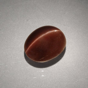 2.56カラットの天然ブラウンCat's Eye Scapolite（9.1×7.3 mm・オーバルカット）