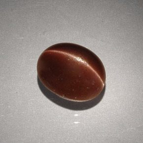 2.56カラットの天然ブラウンCat's Eye Scapolite（9.1×7.3 mm・オーバルカット）