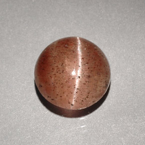 1.96カラットの天然ブラウンCat's Eye Scapolite（7.75 mm・透明）