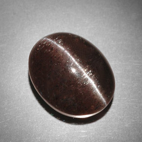 9.31カラットの天然ブラウンCat's Eye Scapolite（13.4×10.7 mm・オーバルカット）