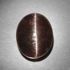 9.31カラットの天然ブラウンCat's Eye Scapolite（13.4×10.7 mm・オーバルカット）
