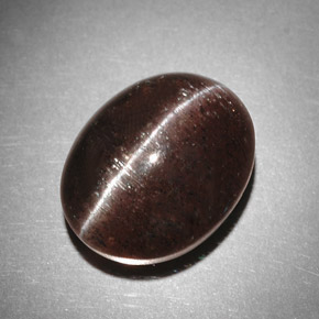 9.31カラットの天然ブラウンCat's Eye Scapolite（13.4×10.7 mm・オーバルカット）
