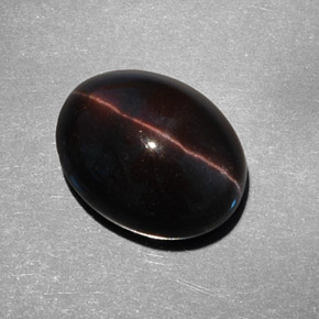 9.21カラットの天然ダークブラウンCat's Eye Scapolite（14.6×11.5 mm・オーバルカット）