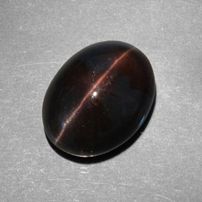 9.21カラットの天然ダークブラウンCat's Eye Scapolite（14.6×11.5 mm・オーバルカット）