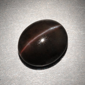 6.82カラットの天然ダークブラウンCat's Eye Scapolite（13×11.2 mm・オーバルカット）