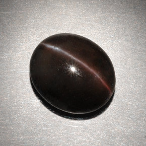 6.82カラットの天然ダークブラウンCat's Eye Scapolite（13×11.2 mm・オーバルカット）