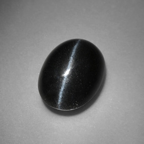 3.37カラットの天然黒Cat's Eye Scapolite（10.7×7.9 mm・オーバルカット）
