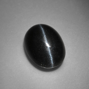 3.37カラットの天然黒Cat's Eye Scapolite（10.7×7.9 mm・オーバルカット）