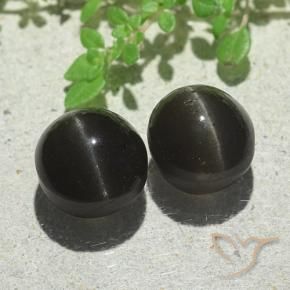 Shop natural 8.87ct ブラック キャッツアイスキャポライト gems, 楕円形, from マダガスカル at GemSelect. In stock, global shipping!