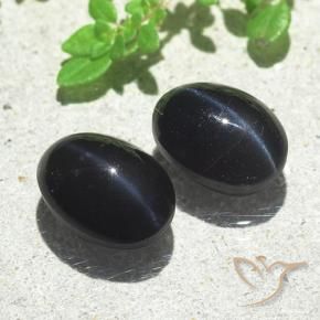 Shop natural 6.03ct ブラック キャッツアイスキャポライト gems, 楕円形, from マダガスカル at GemSelect. In stock, global shipping!