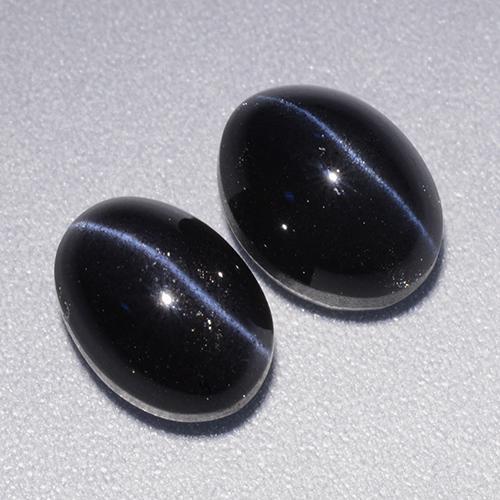 4.46カラットの天然黒Cat's Eye Scapolite（8.1×6 mm・オーバルカット）
