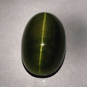 23.57カラットの天然ディープグリーンCat's Eye Tourmaline（19.7×13.5 mm・オーバルカット）