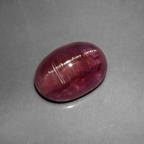 2.61カラットの天然ピンクローズCat's Eye Tourmaline（9.8×7.1 mm・透明）