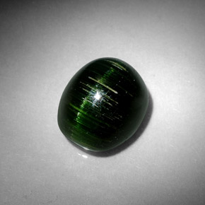 4.67カラットの天然ディープグリーンCat's Eye Tourmaline（10.5×8.7 mm・オーバルカット）