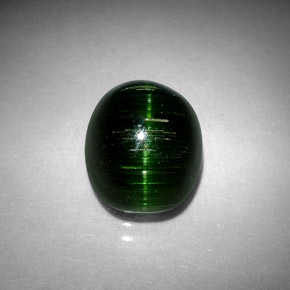 4.67カラットの天然ディープグリーンCat's Eye Tourmaline（10.5×8.7 mm・オーバルカット）