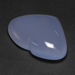 117.45カラットの天然ラベンダーブルーカルセドニー（42.6×31.2 mm・透明）