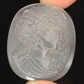 64.73カラットの天然ホワイトカルセドニー（31.4×27 mm・透明）