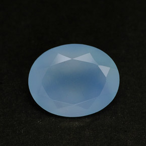 2.25カラットの天然ブルーカルセドニー（10.2×8.2 mm・透明）