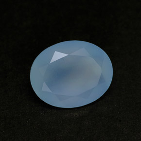 2.25カラットの天然ブルーカルセドニー（10.2×8.2 mm・透明）
