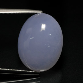 16.32カラットの天然ラベンダーブルーカルセドニー（19.2×15 mm・オーバルカット）