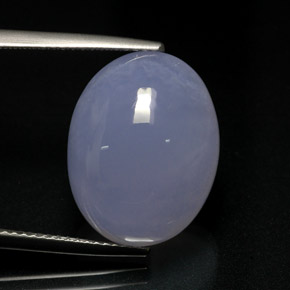 15.37カラットの天然ラベンダーブルーカルセドニー（17.6×13.6 mm・オーバルカット）