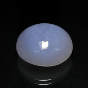16.62カラットの天然ラベンダーブルーカルセドニー（17.4×15.4 mm・オーバルカット）