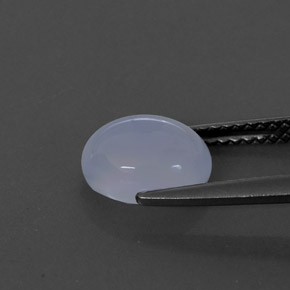 1.97カラットの天然ラベンダーブルーカルセドニー（8.8×6.9 mm・透明）