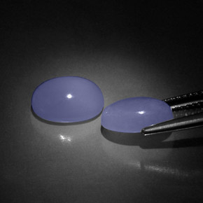 カラットの天然ラベンダーブルーカルセドニー（10.4×7.3 mm・透明）