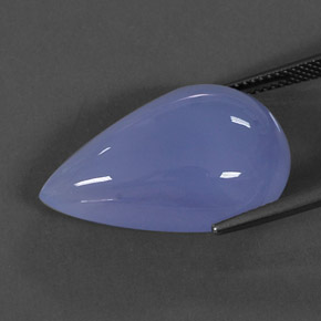 23.58カラットの天然ラベンダーブルーカルセドニー（25.2×16.4 mm・透明）